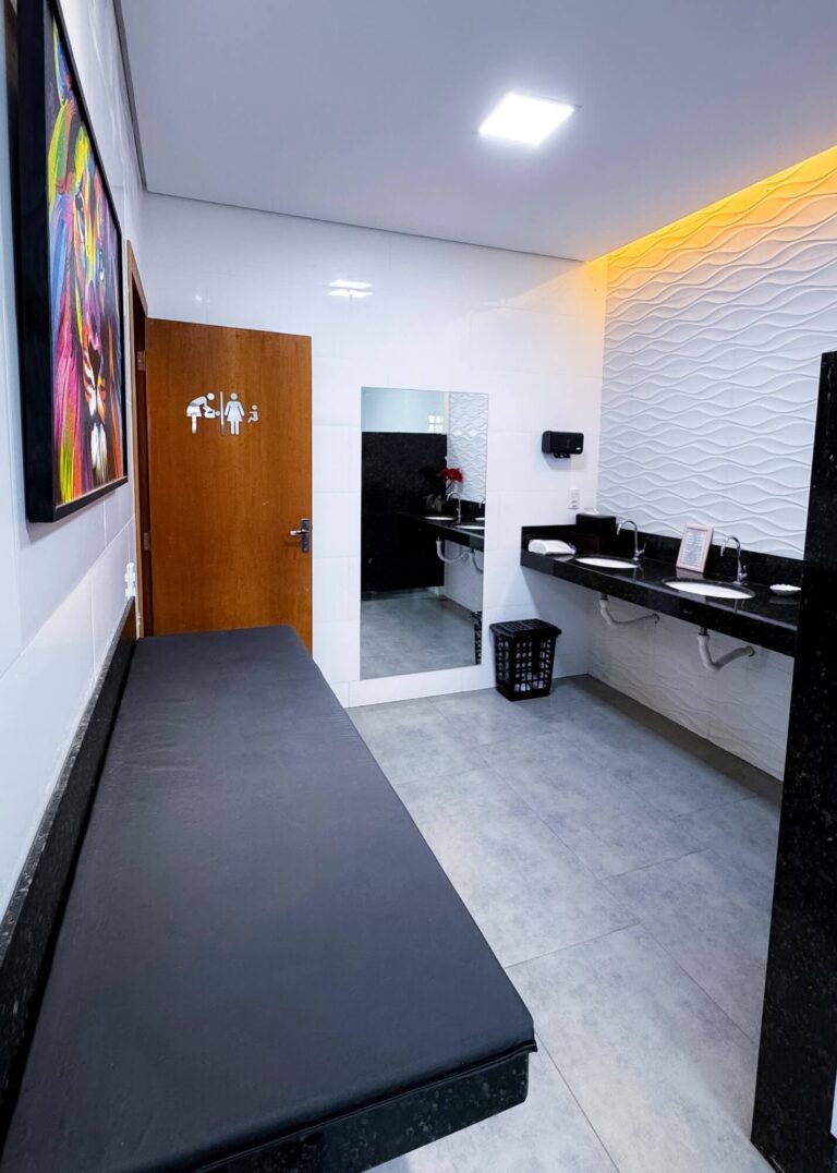 Banheiro com trocador