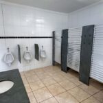 Banheiro coletivo masculino
