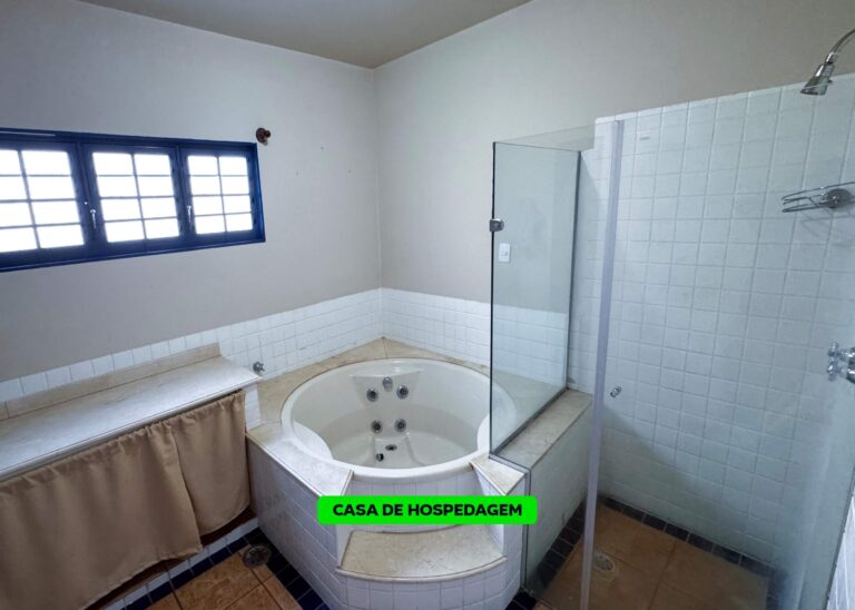 Banheiro com hidro Casa de Hospedagem