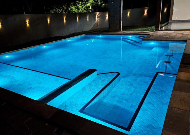 Piscina com LED RGB
